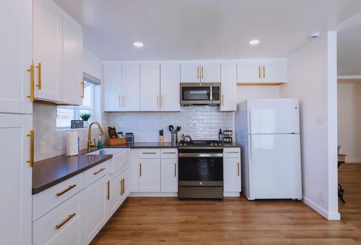 Cozy Modern 3 Bed 1 Bath Home - Pet Friendly! Lawndale Exterior photo