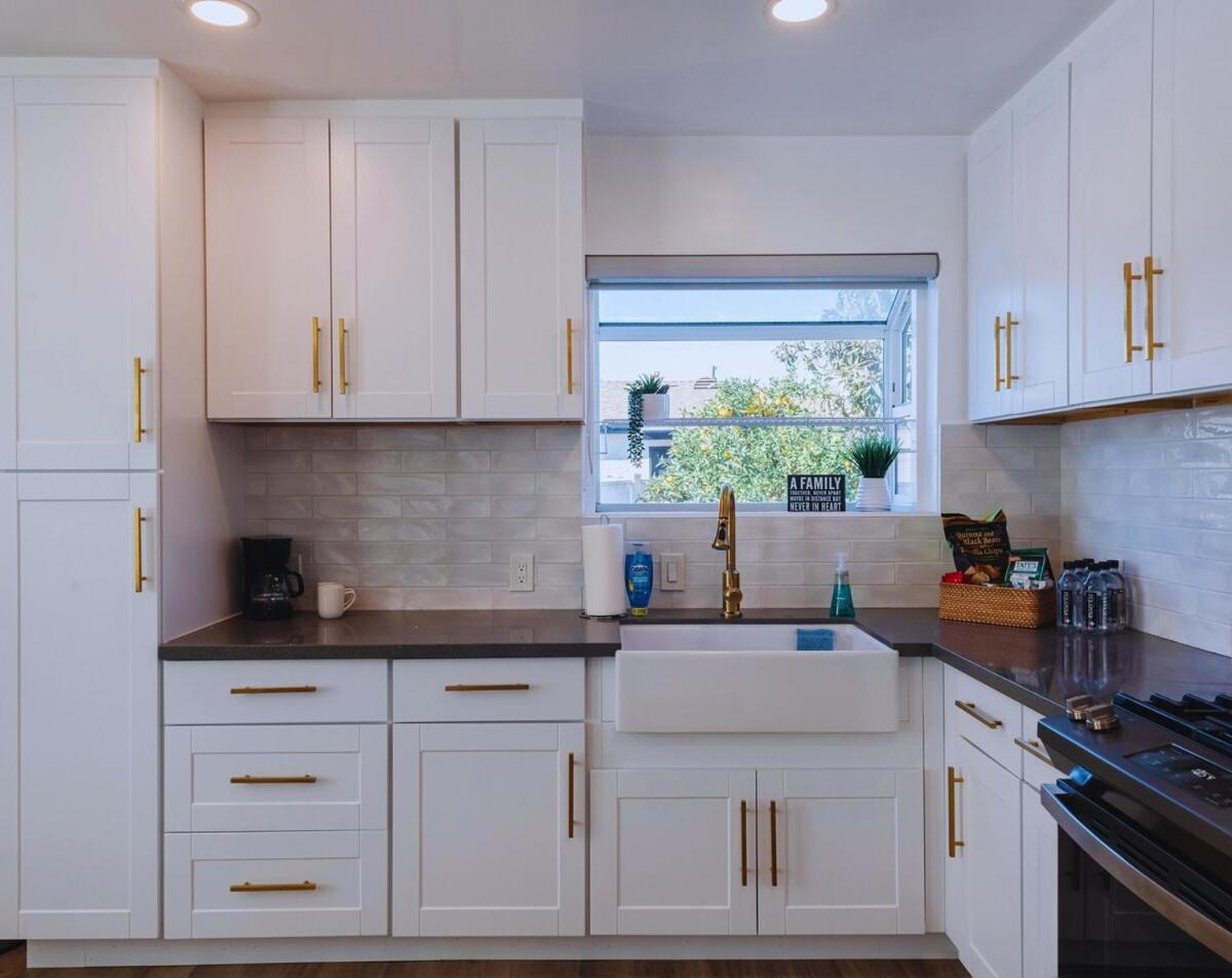 Cozy Modern 3 Bed 1 Bath Home - Pet Friendly! Lawndale Exterior photo